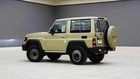 Discover undefined undefined Exterior Interior Images.Find all aspects and details of cars.