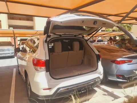 Nissan Pathfinder SV 4WD 2014