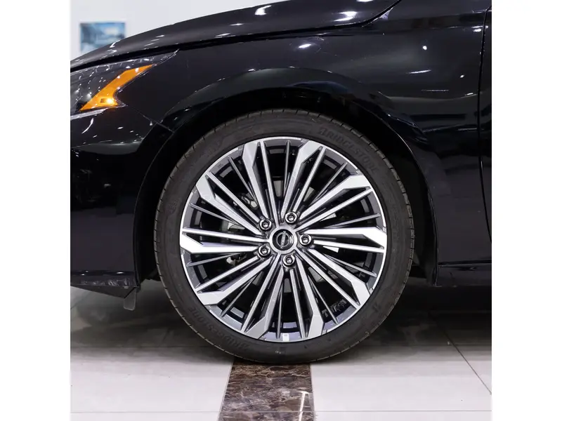 Discover undefined undefined Exterior Interior Images.Find all aspects and details of cars.