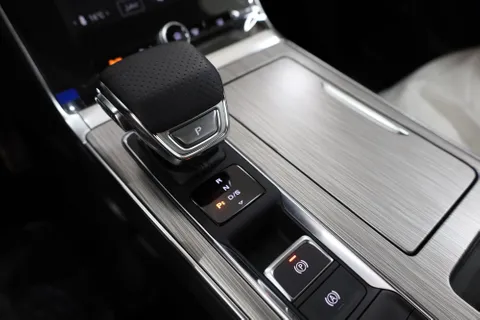 Discover undefined undefined Exterior Interior Images.Find all aspects and details of cars.