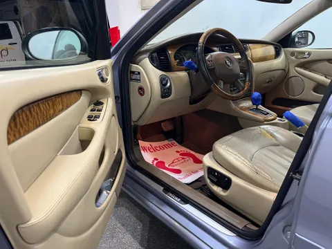 Discover undefined undefined Exterior Interior Images.Find all aspects and details of cars.