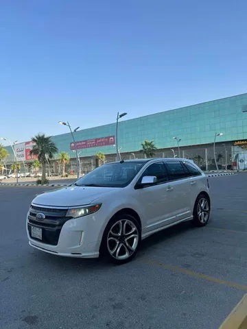 Discover undefined undefined Exterior Interior Images.Find all aspects and details of cars.