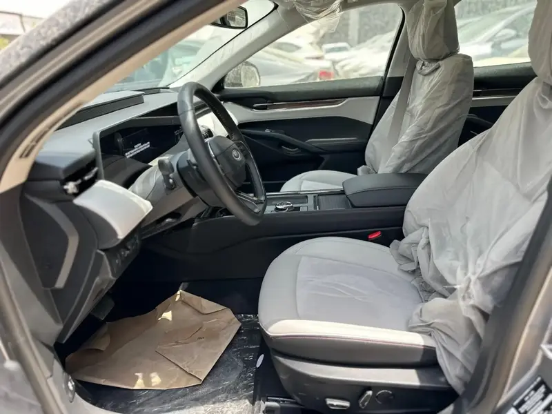 Discover undefined undefined Exterior Interior Images.Find all aspects and details of cars.