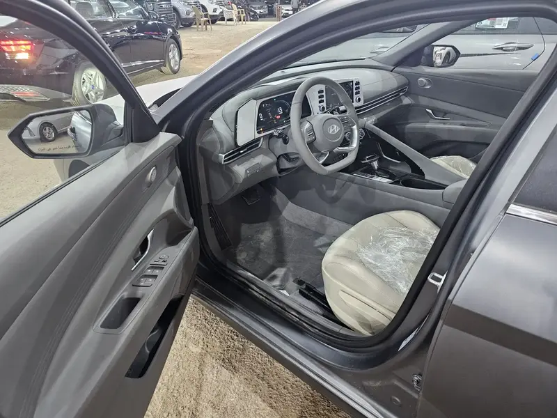Discover undefined undefined Exterior Interior Images.Find all aspects and details of cars.