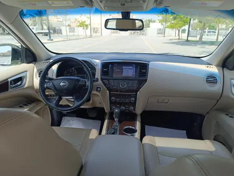 Discover undefined undefined Exterior Interior Images.Find all aspects and details of cars.