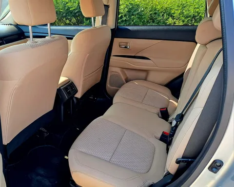 Mitsubishi Outlander 2.4L GLX 7-Seater 2022