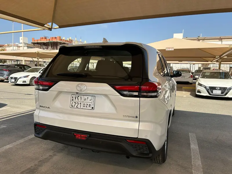 Toyota Innova 2024