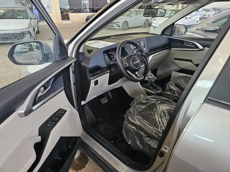 Discover undefined undefined Exterior Interior Images.Find all aspects and details of cars.