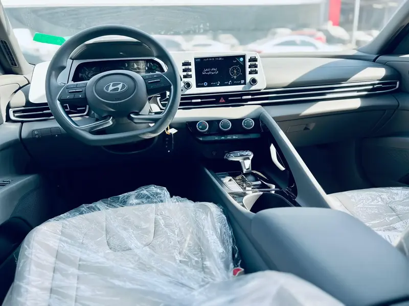 Hyundai Elantra 2025