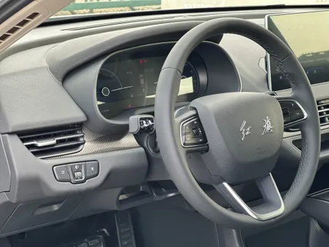 New Hongqi E-QM5 Luxury 2024