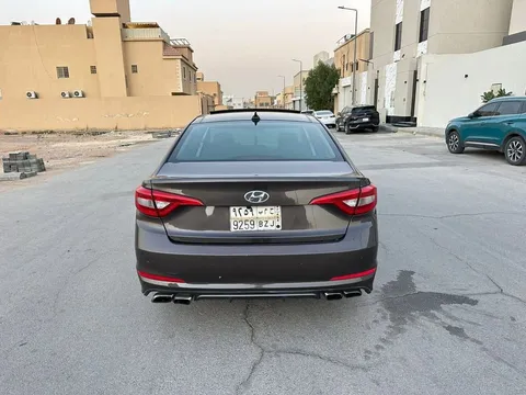 Discover undefined undefined Exterior Interior Images.Find all aspects and details of cars.