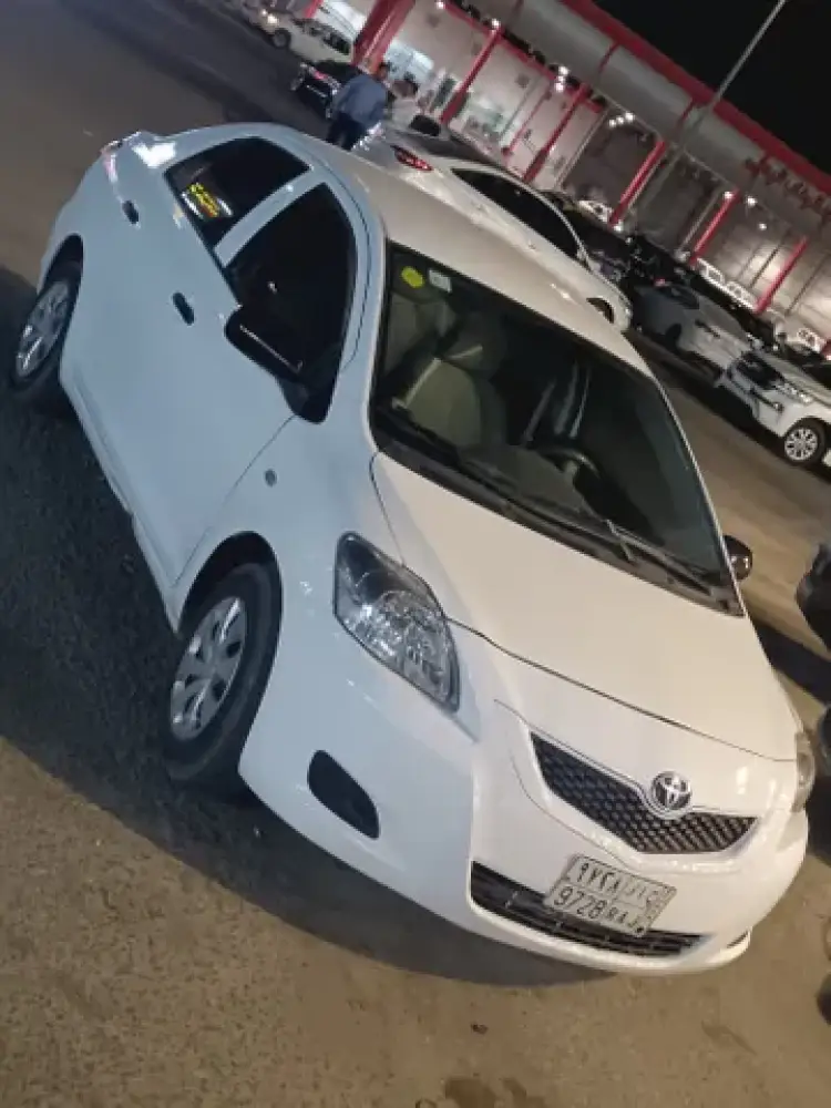 toyota toyota-yaris image Toyota Yaris 2013