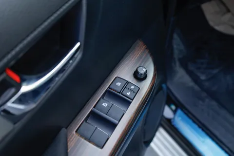 Discover undefined undefined Exterior Interior Images.Find all aspects and details of cars.