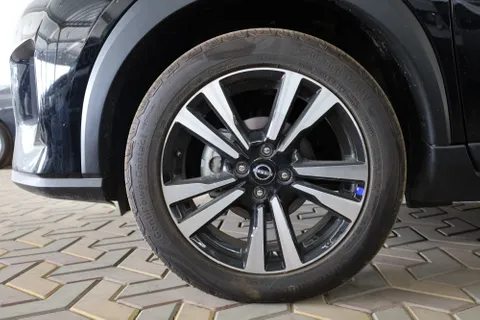 Discover undefined undefined Exterior Interior Images.Find all aspects and details of cars.