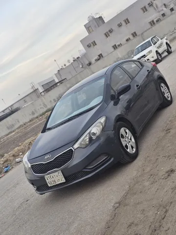 استكشف undefined undefined الصور الخارجية والداخلية. اكتشف جميع جوانب وتفاصيل السيارات.