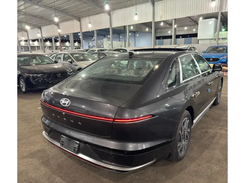 Discover undefined undefined Exterior Interior Images.Find all aspects and details of cars.