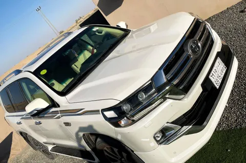 Discover undefined undefined Exterior Interior Images.Find all aspects and details of cars.
