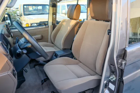 Toyota Land Cruiser 4.0L Hardtop 2024