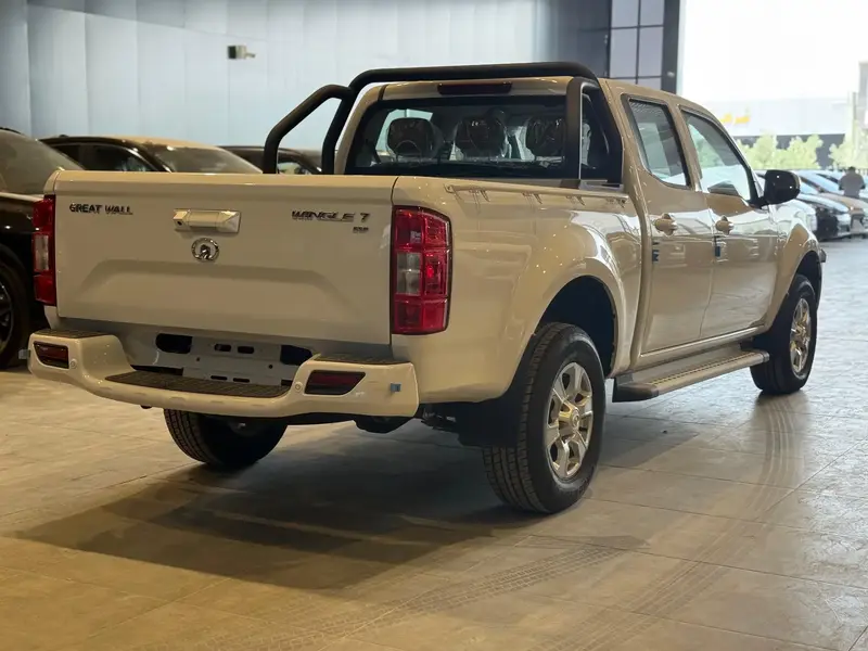Discover undefined undefined Exterior Interior Images.Find all aspects and details of cars.