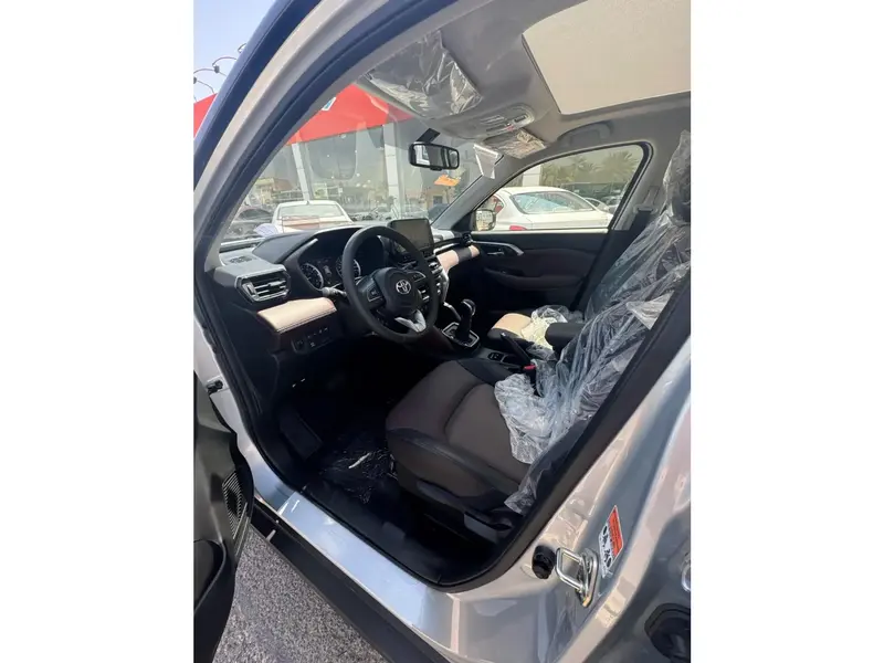 Discover undefined undefined Exterior Interior Images.Find all aspects and details of cars.