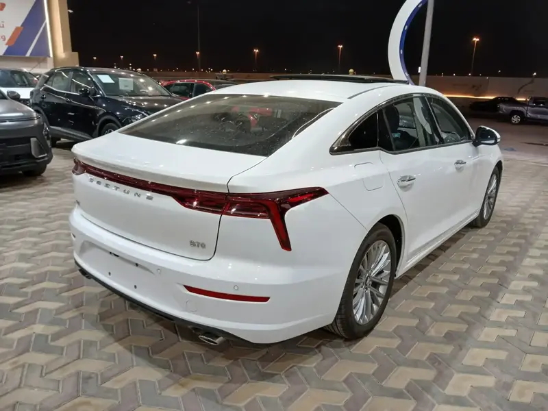 Discover undefined undefined Exterior Interior Images.Find all aspects and details of cars.