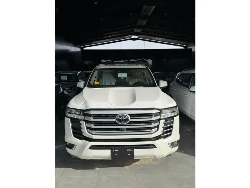 Discover undefined undefined Exterior Interior Images.Find all aspects and details of cars.