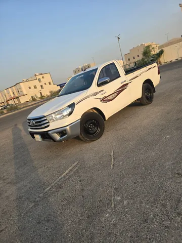 استكشف undefined undefined الصور الخارجية والداخلية. اكتشف جميع جوانب وتفاصيل السيارات.