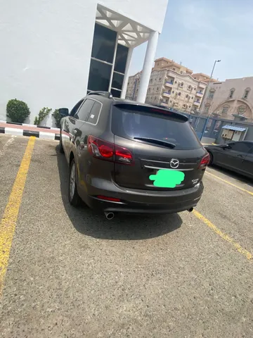 استكشف undefined undefined الصور الخارجية والداخلية. اكتشف جميع جوانب وتفاصيل السيارات.