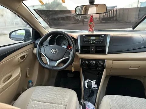 استكشف undefined undefined الصور الخارجية والداخلية. اكتشف جميع جوانب وتفاصيل السيارات.