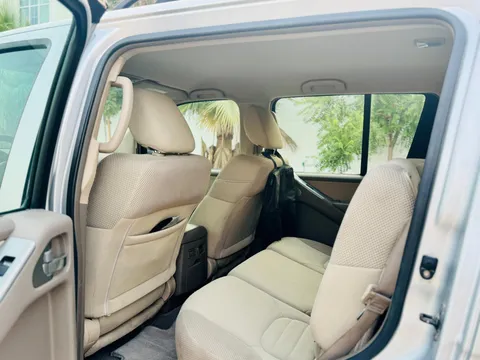 Nissan Pathfinder 3.5L S 4WD 2010