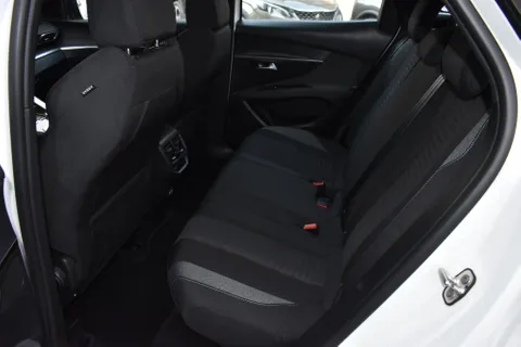 Discover undefined undefined Exterior Interior Images.Find all aspects and details of cars.