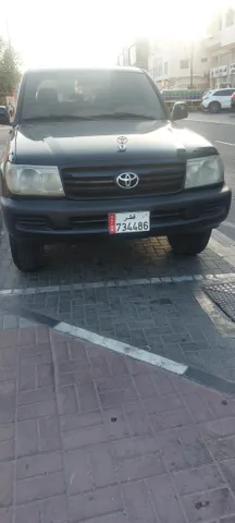 استكشف undefined undefined الصور الخارجية والداخلية. اكتشف جميع جوانب وتفاصيل السيارات.