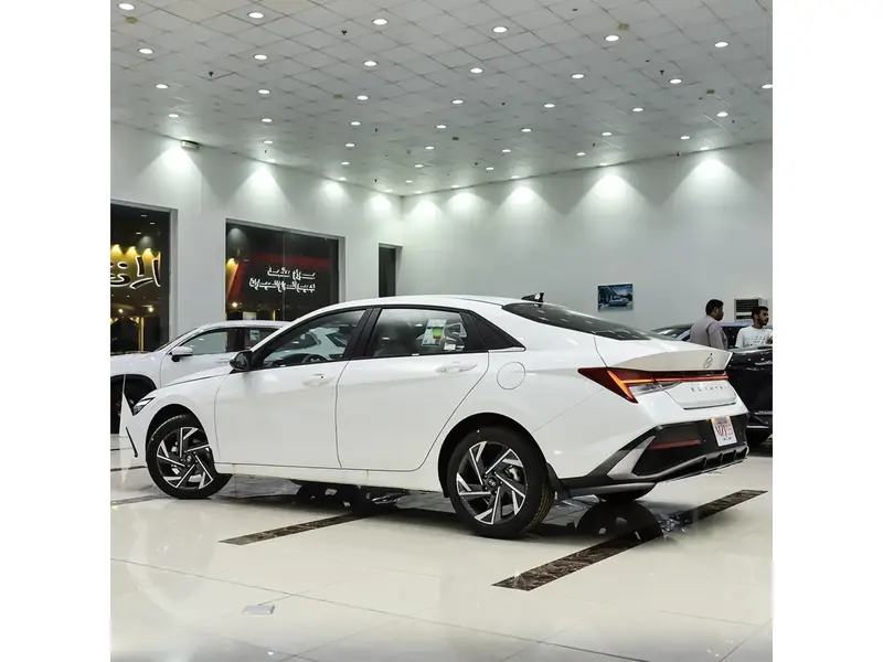 Hyundai Elantra 2025