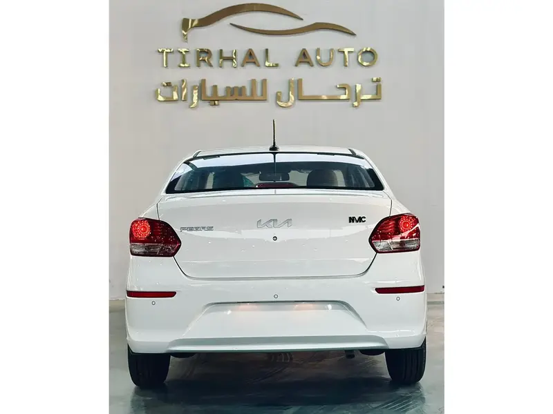 استكشف undefined undefined الصور الخارجية والداخلية. اكتشف جميع جوانب وتفاصيل السيارات.