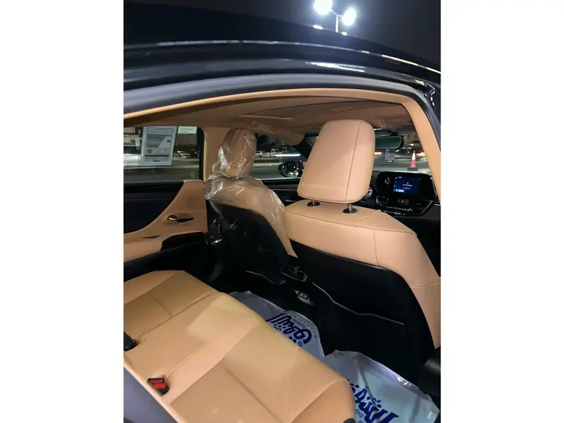 Lexus ES 2024