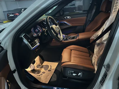 Discover undefined undefined Exterior Interior Images.Find all aspects and details of cars.