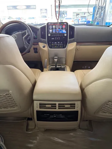 Toyota Land Cruiser GXR V6 Capsule 2016