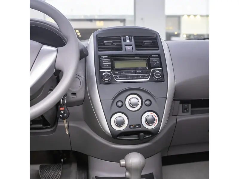 Nissan Sunny 2024