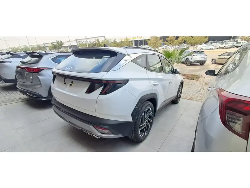 Discover undefined undefined Exterior Interior Images.Find all aspects and details of cars.