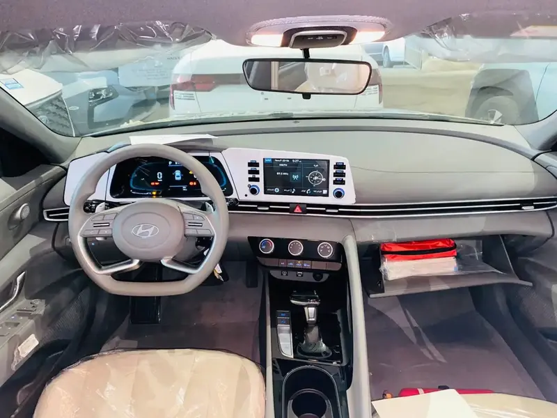 Hyundai Elantra 2025