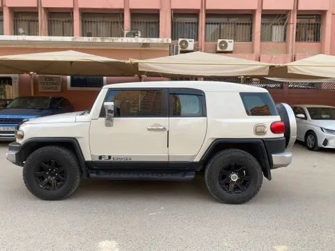 Toyota FJ Cruiser 4.0L Base (A/T) 2016