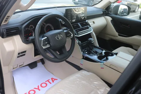 Discover undefined undefined Exterior Interior Images.Find all aspects and details of cars.