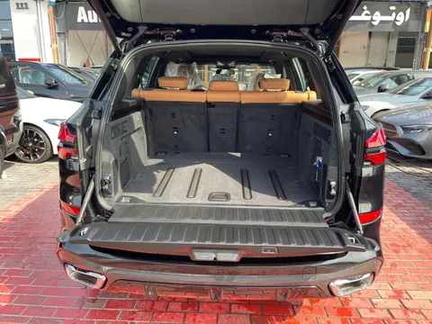 Discover undefined undefined Exterior Interior Images.Find all aspects and details of cars.