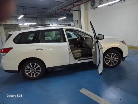 Nissan Pathfinder 3.5L SV 4WD 2014