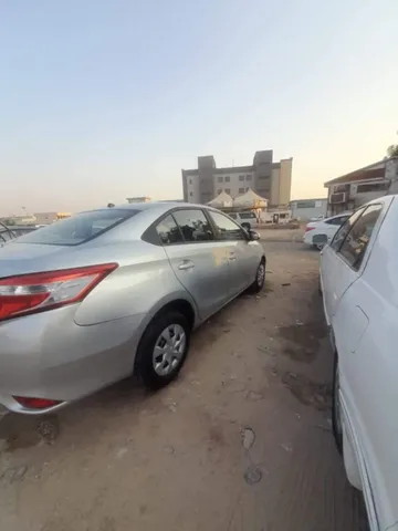 استكشف undefined undefined الصور الخارجية والداخلية. اكتشف جميع جوانب وتفاصيل السيارات.