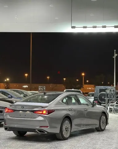 New Lexus ES 350 2024