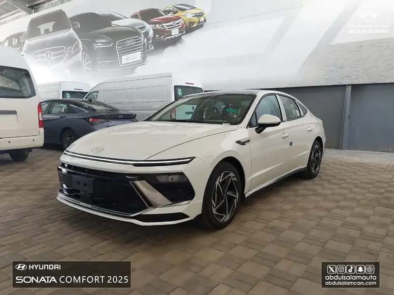 Discover undefined undefined Exterior Interior Images.Find all aspects and details of cars.