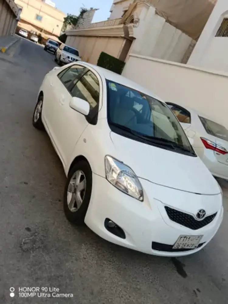 toyota toyota-yaris image Toyota Yaris 2012