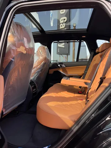Discover undefined undefined Exterior Interior Images.Find all aspects and details of cars.