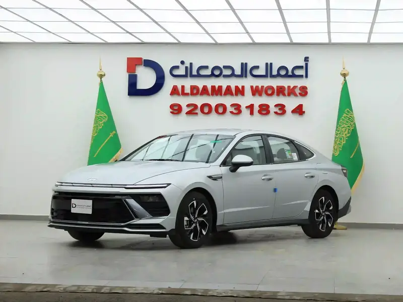 استكشف undefined undefined الصور الخارجية والداخلية. اكتشف جميع جوانب وتفاصيل السيارات.